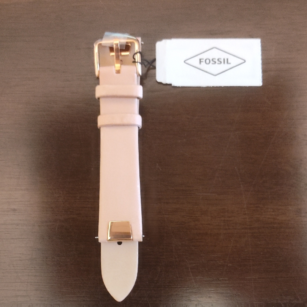 Fossil Women's Cream Leather Replaceable Smartwatch Strap - NWT